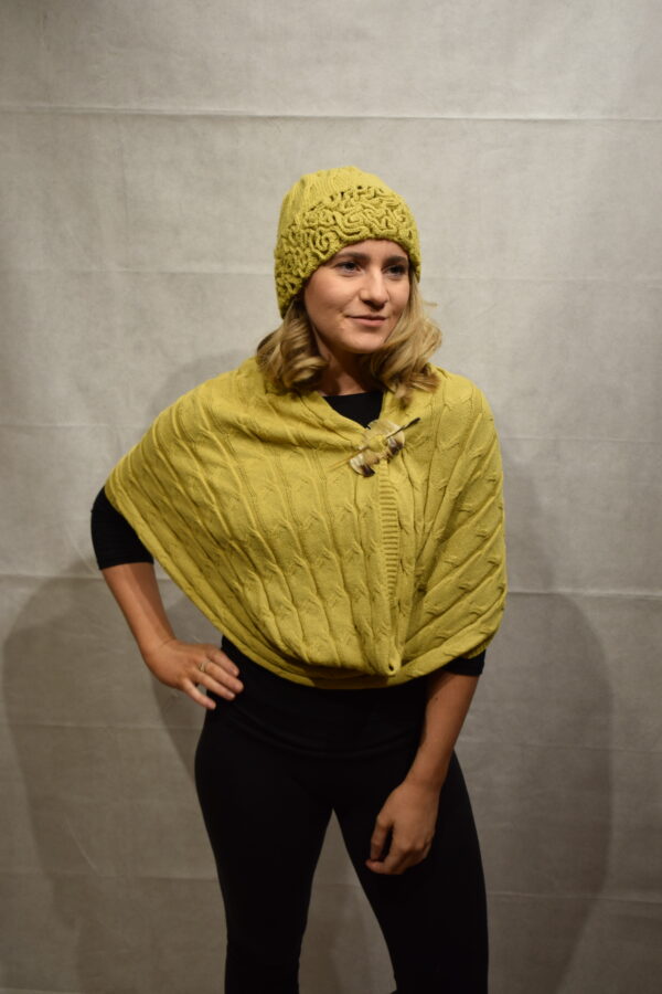 Coral Hat- Designer Evelyn Monteza presents a chic women’s hat. Coming from Peru where she has caught the world’s attention with her unique fashion designs. - Image 2