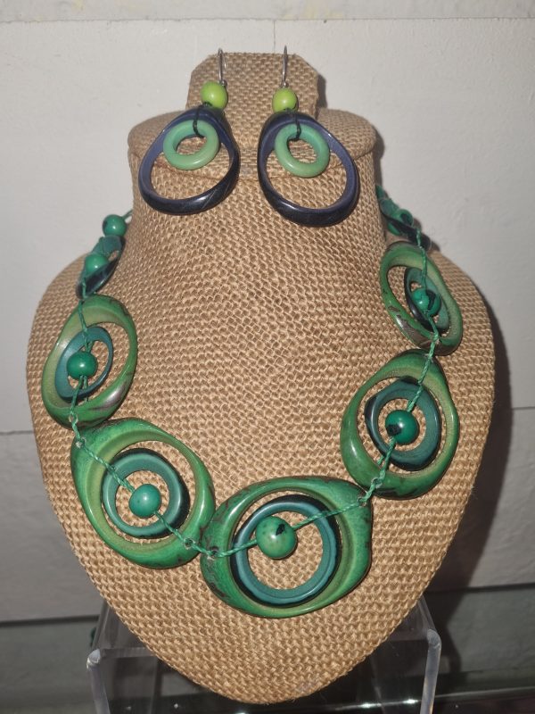Green-Swirl-Necklace